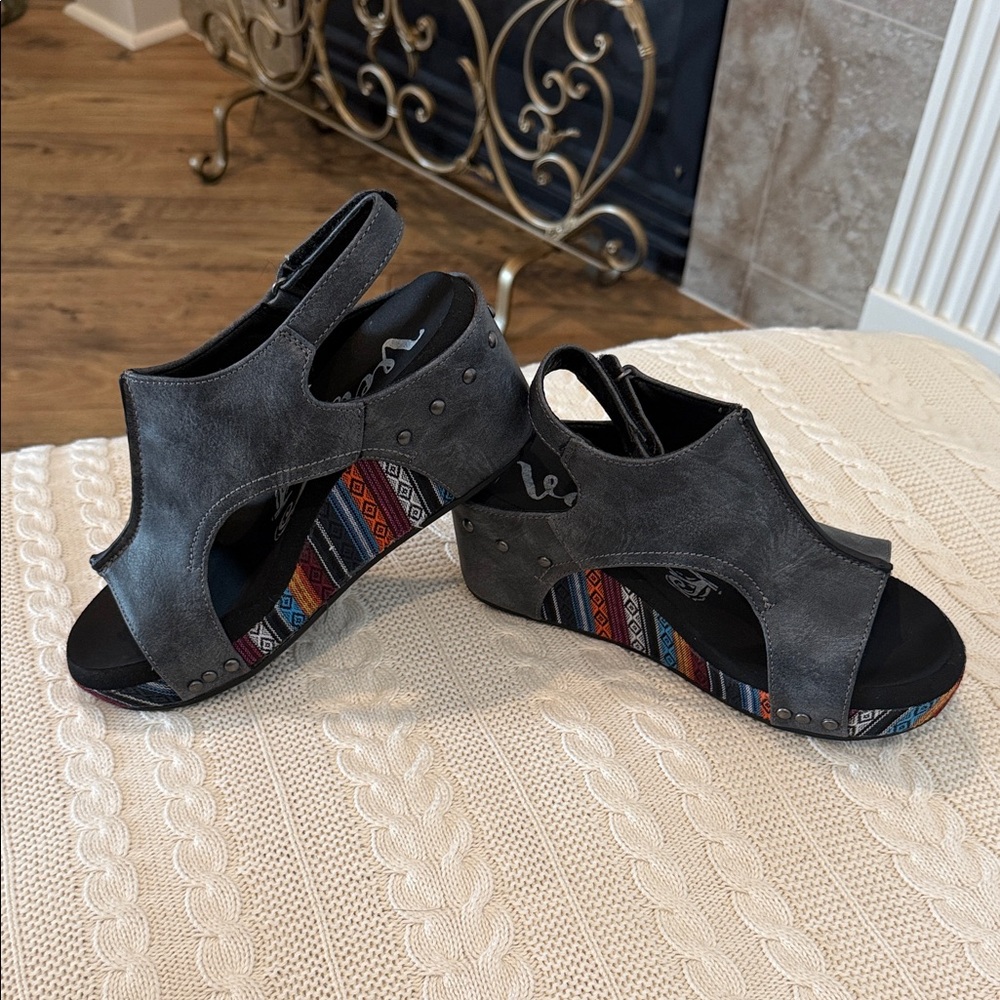 Very G Black Wedges with Multicolor Sole
